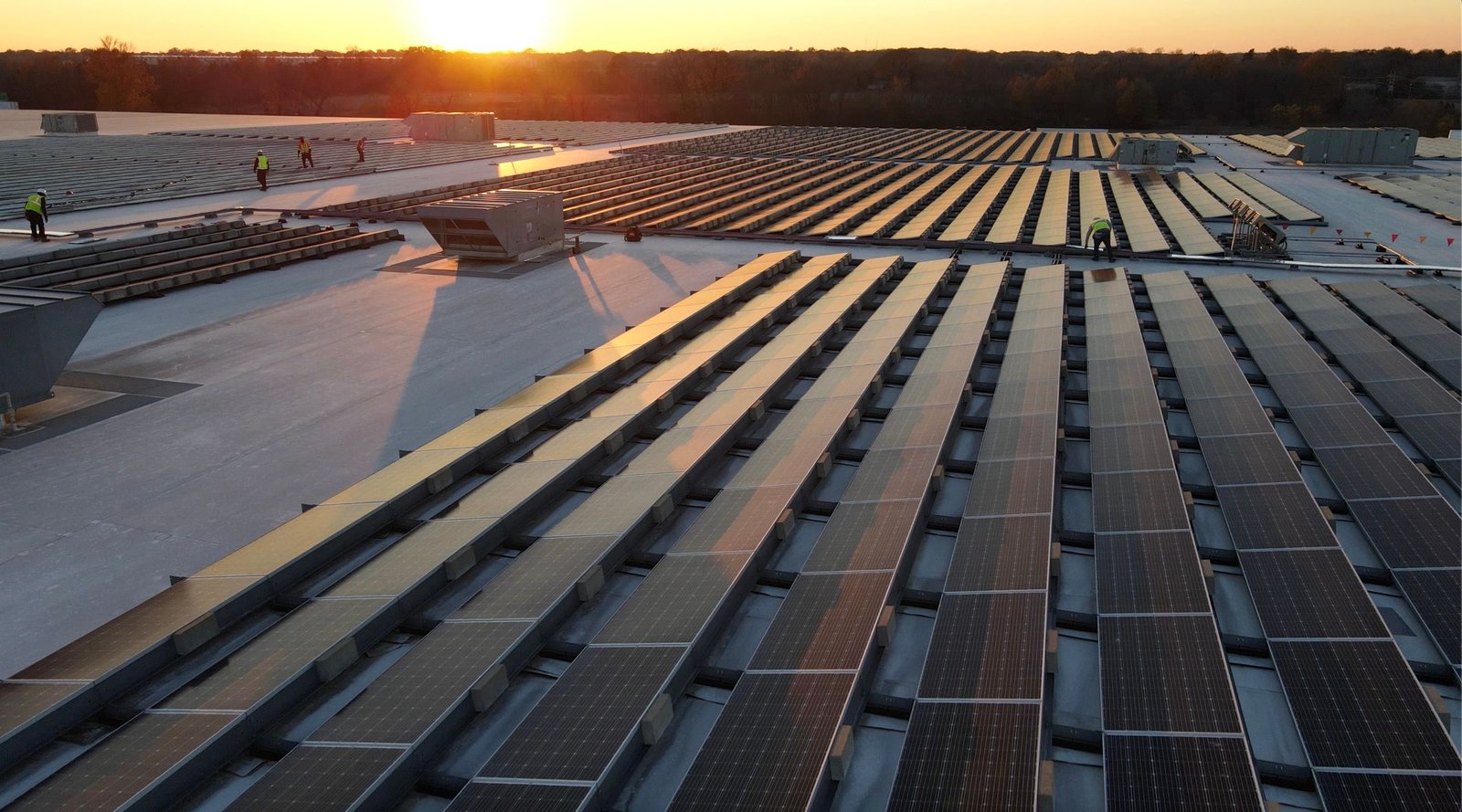 Commercial building solar array example